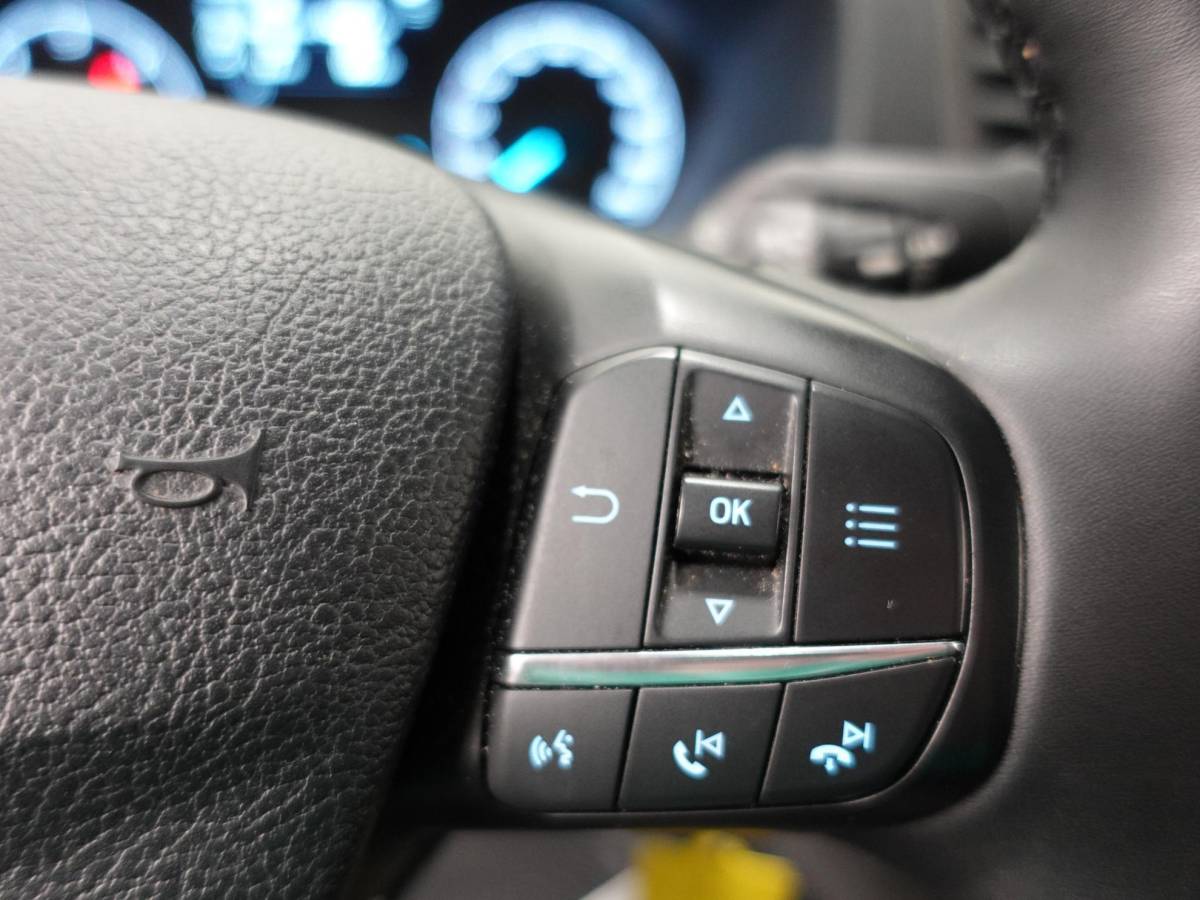 Ford Transit Custom Ford Transit Custom 300 2.0 TDCI 130pk L2H1 Trend Automaat Airco Navigatie Cruisecontrol Camera Parkeersensoren Trekhaak Betimmering
