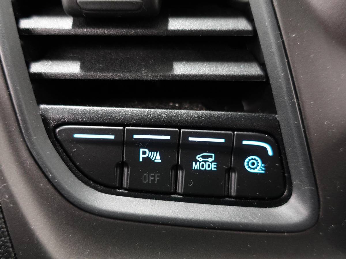 Ford Transit Custom Ford Transit Custom 300 2.0 TDCI 130pk L2H1 Trend Automaat Airco Navigatie Cruisecontrol Camera Parkeersensoren Trekhaak Betimmering