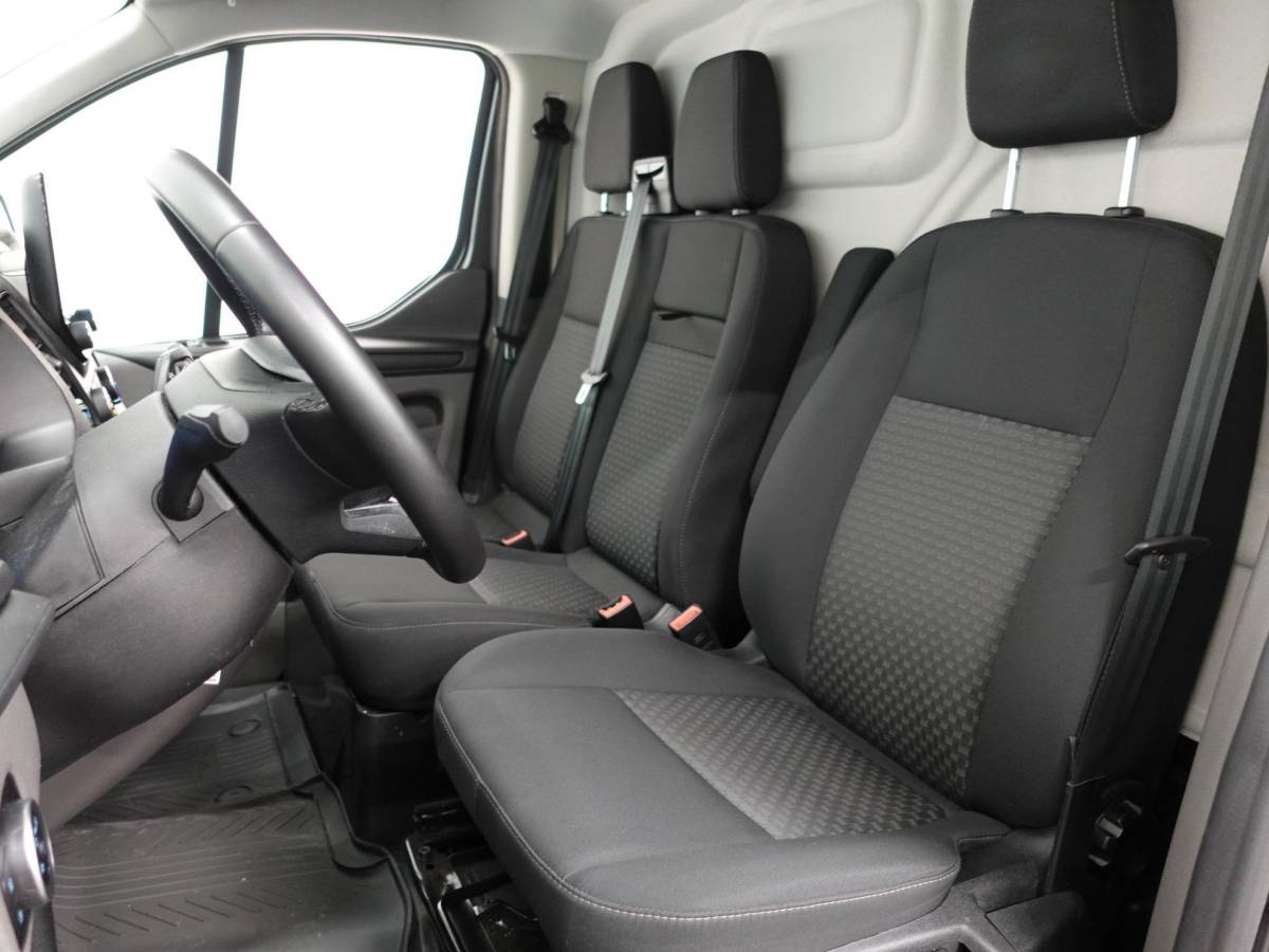 Ford Transit Custom Ford Transit Custom 300 2.0 TDCI 130pk L2H1 Trend Automaat Airco Navigatie Cruisecontrol Camera Parkeersensoren Trekhaak Betimmering