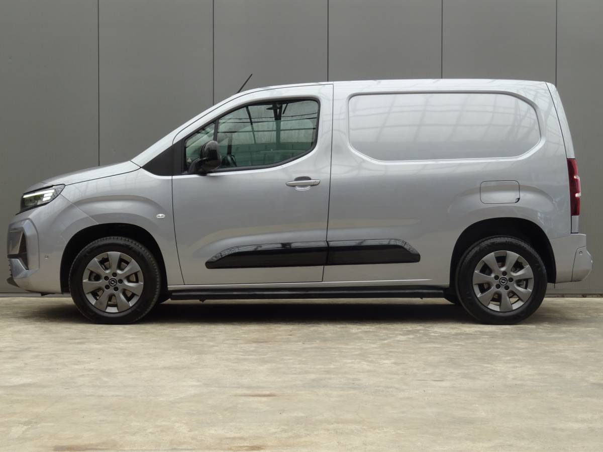 Opel Combo Opel Combo 1.5 BlueHDi 130 S&S L1 * 3 ZITS * LUXE UITVOERING !!