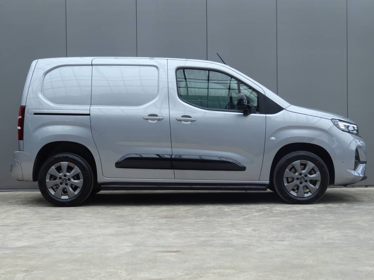 Opel Combo Opel Combo 1.5 BlueHDi 130 S&S L1 * 3 ZITS * LUXE UITVOERING !!