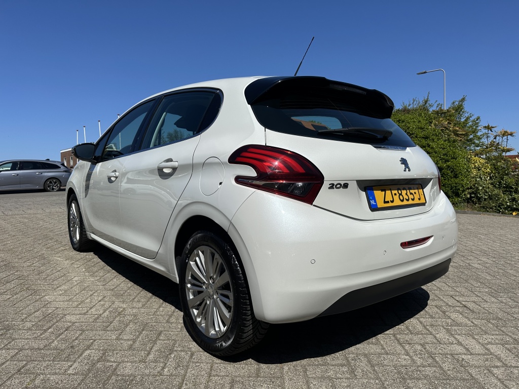 Peugeot 208 Peugeot 208 1.2 110PK Allure | Distributieriem Vervangen |