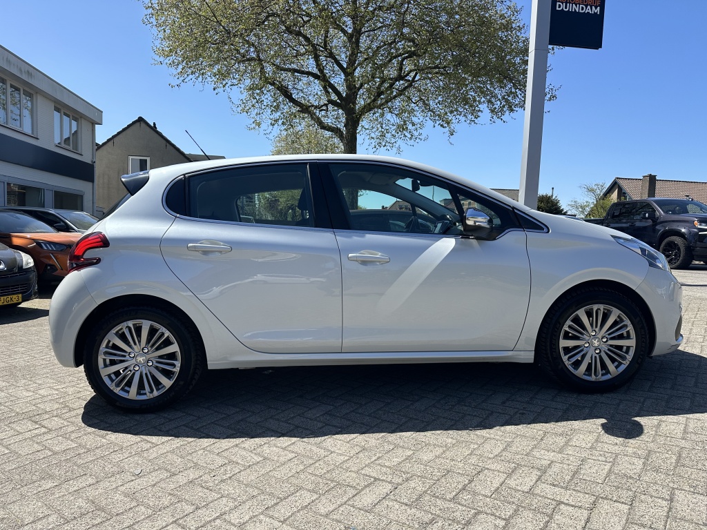 Peugeot 208 Peugeot 208 1.2 110PK Allure | Distributieriem Vervangen |