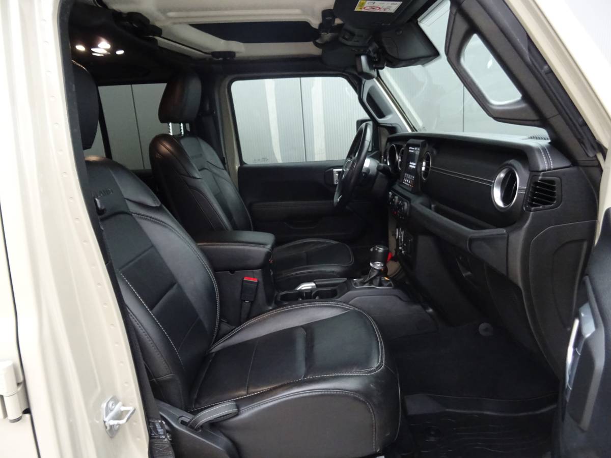 Jeep Gladiator Jeep GLADIATOR 3.0 V6 OVERLAND * GRIJS KENTEKEN en/of 5 ZITPLAATSEN !!