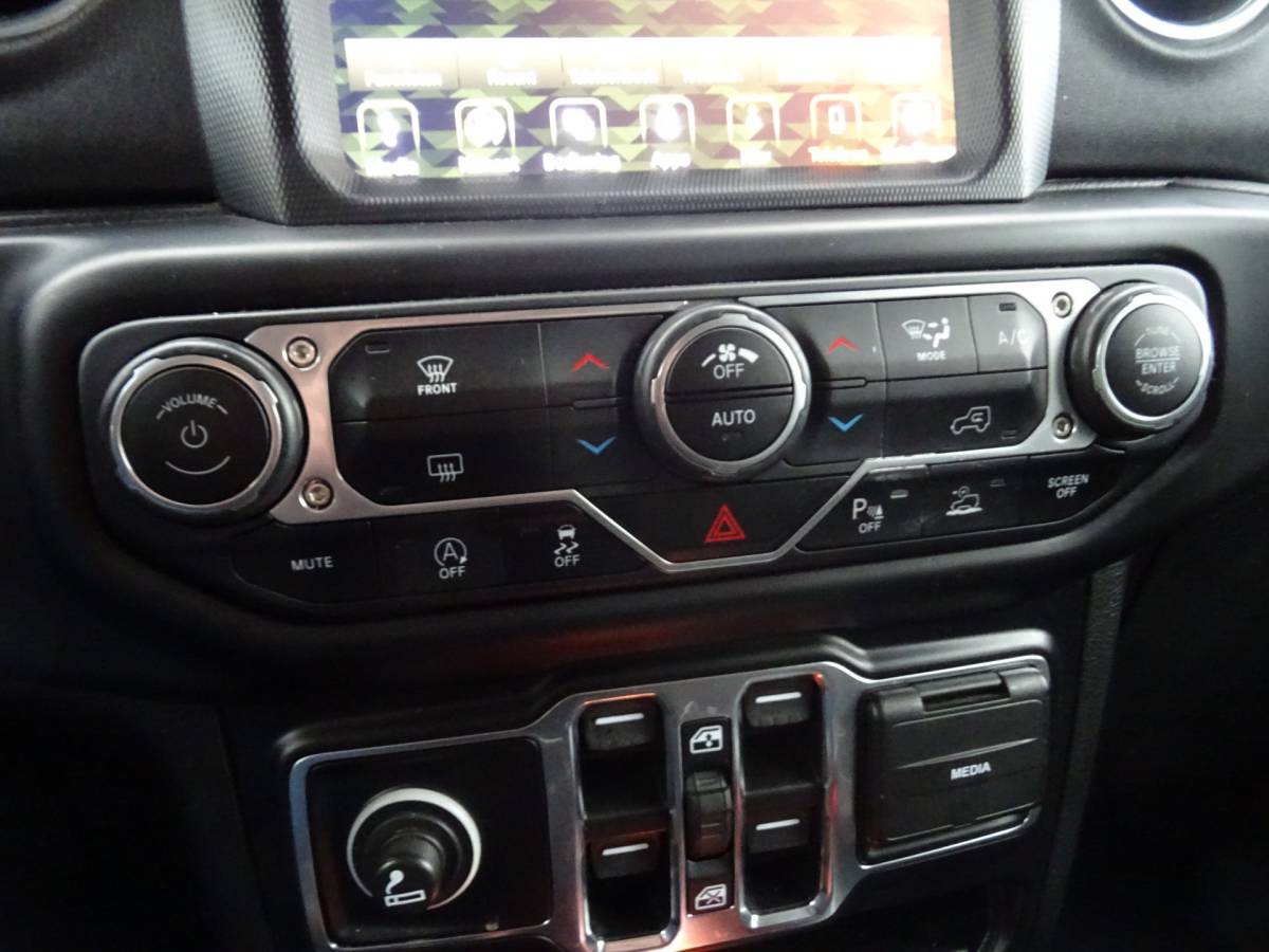 Jeep Gladiator Jeep GLADIATOR 3.0 V6 OVERLAND * GRIJS KENTEKEN en/of 5 ZITPLAATSEN !!