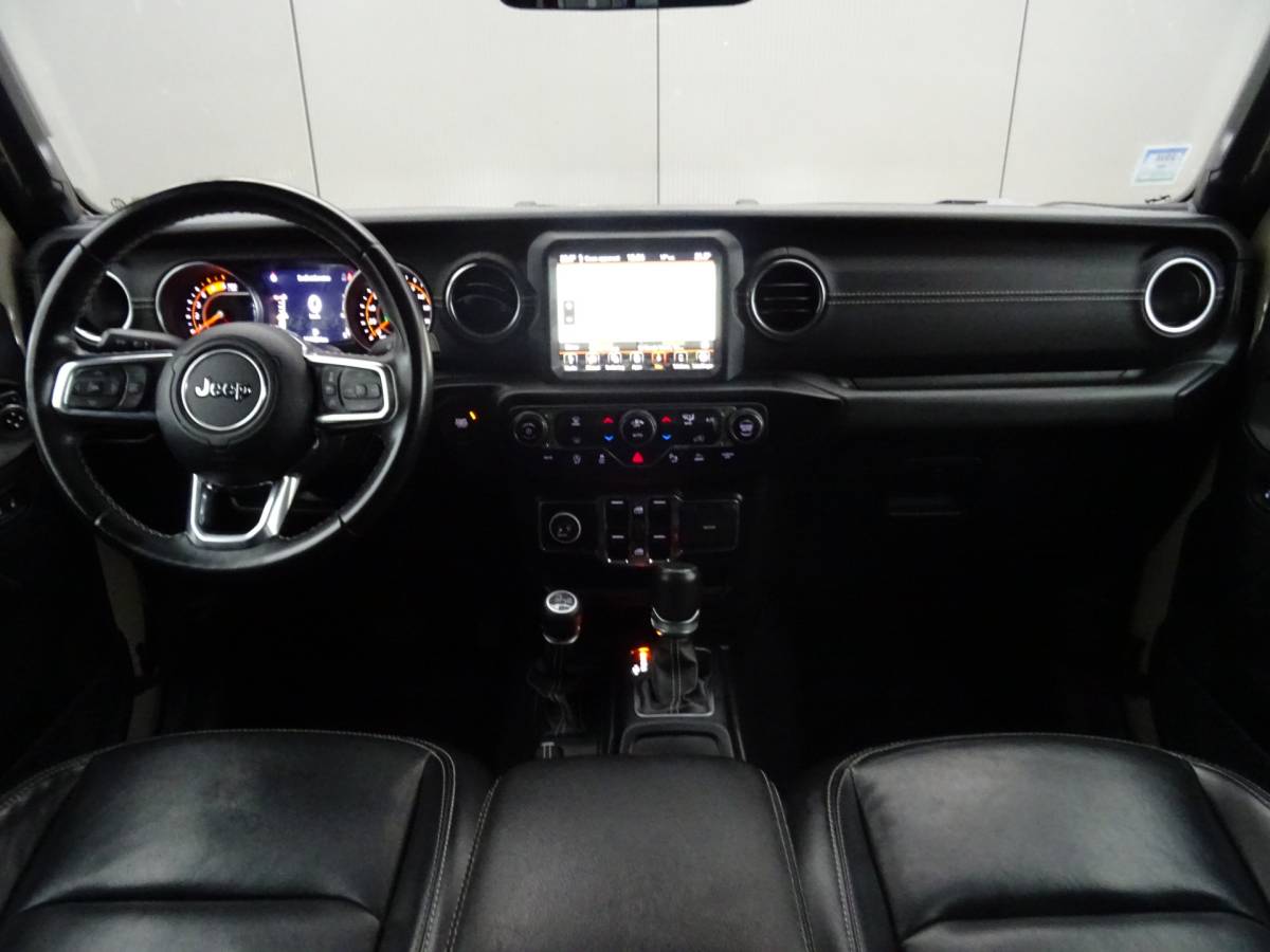 Jeep Gladiator Jeep GLADIATOR 3.0 V6 OVERLAND * GRIJS KENTEKEN en/of 5 ZITPLAATSEN !!