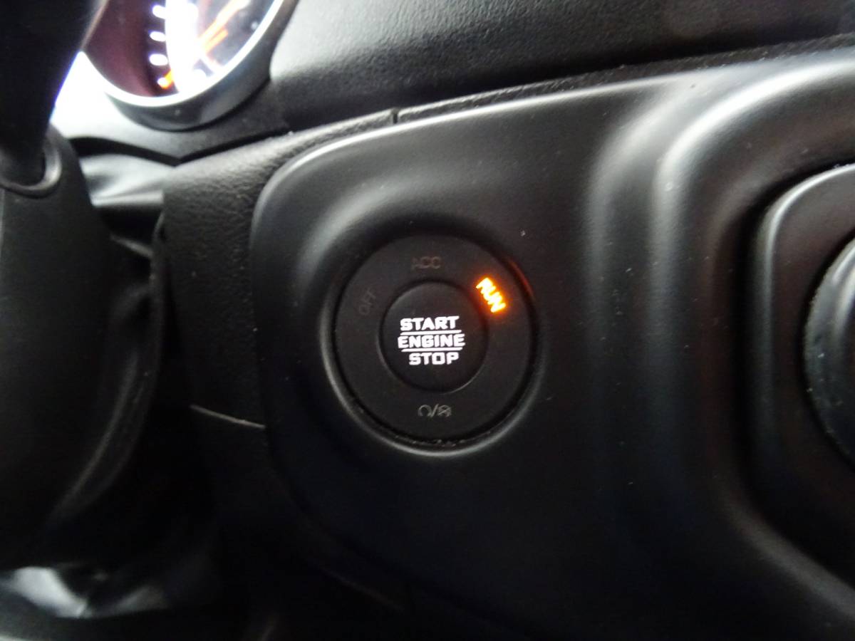 Jeep Gladiator Jeep GLADIATOR 3.0 V6 OVERLAND * GRIJS KENTEKEN en/of 5 ZITPLAATSEN !!