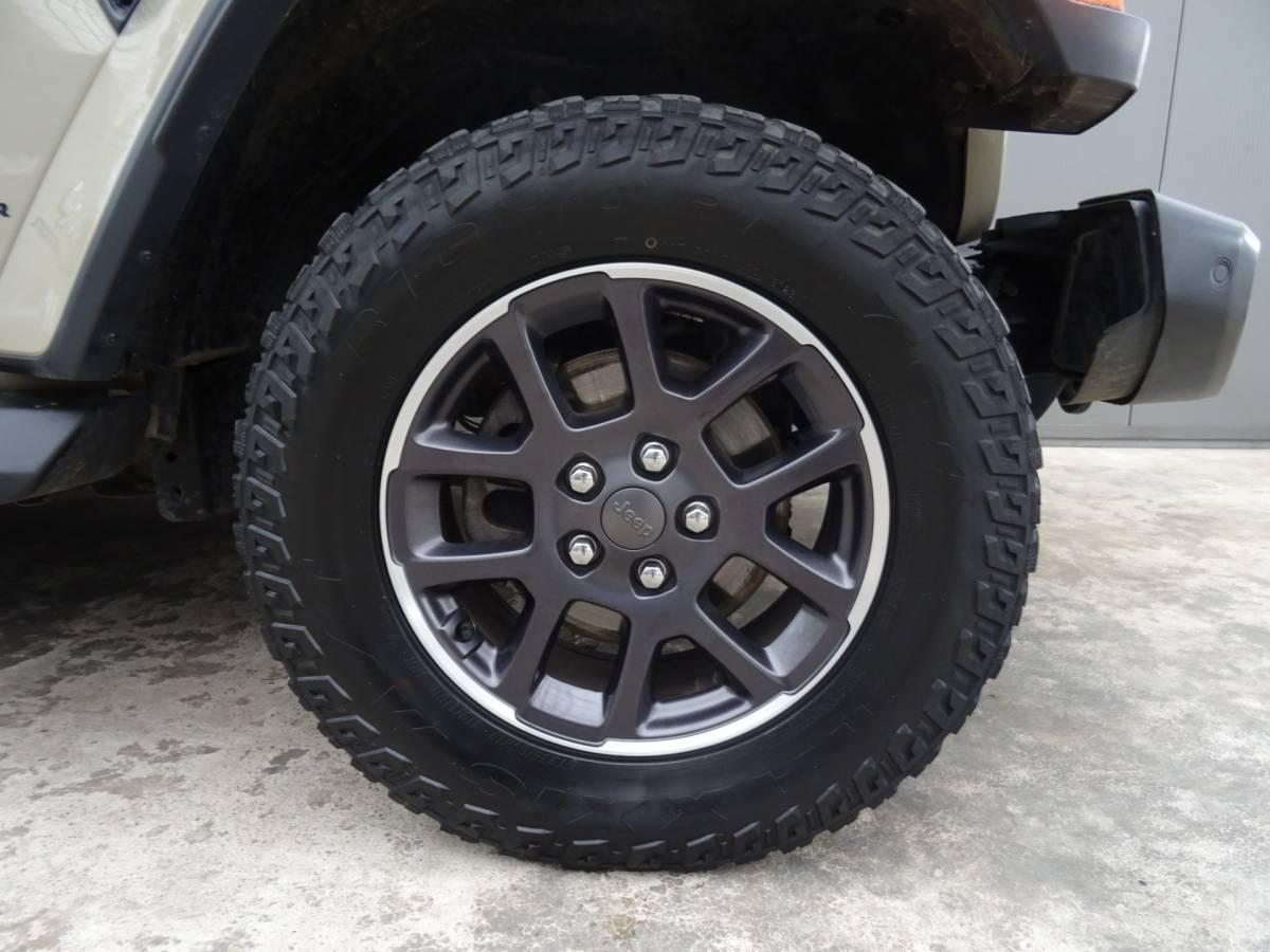Jeep Gladiator Jeep GLADIATOR 3.0 V6 OVERLAND * GRIJS KENTEKEN en/of 5 ZITPLAATSEN !!