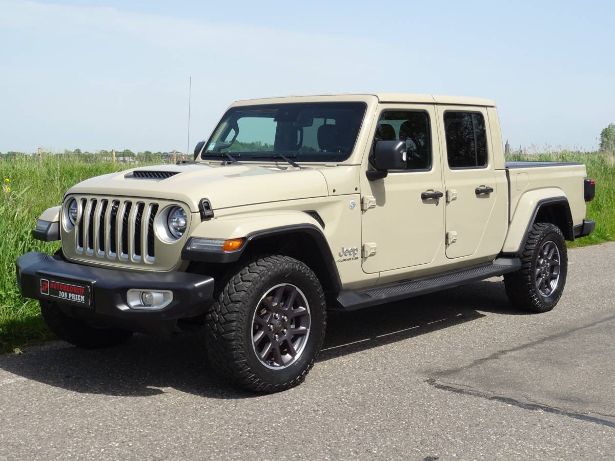 Jeep Gladiator Jeep GLADIATOR 3.0 V6 OVERLAND * GRIJS KENTEKEN en/of 5 ZITPLAATSEN !!