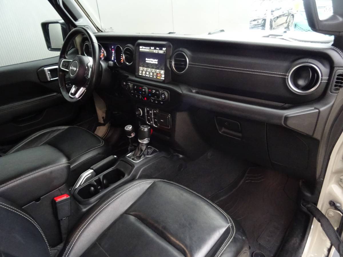 Jeep Gladiator Jeep GLADIATOR 3.0 V6 OVERLAND * GRIJS KENTEKEN en/of 5 ZITPLAATSEN !!