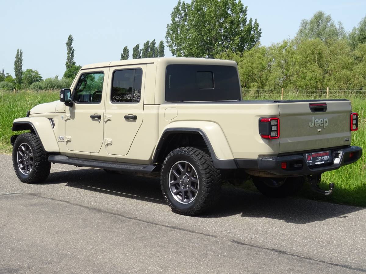 Jeep Gladiator Jeep GLADIATOR 3.0 V6 OVERLAND * GRIJS KENTEKEN en/of 5 ZITPLAATSEN !!