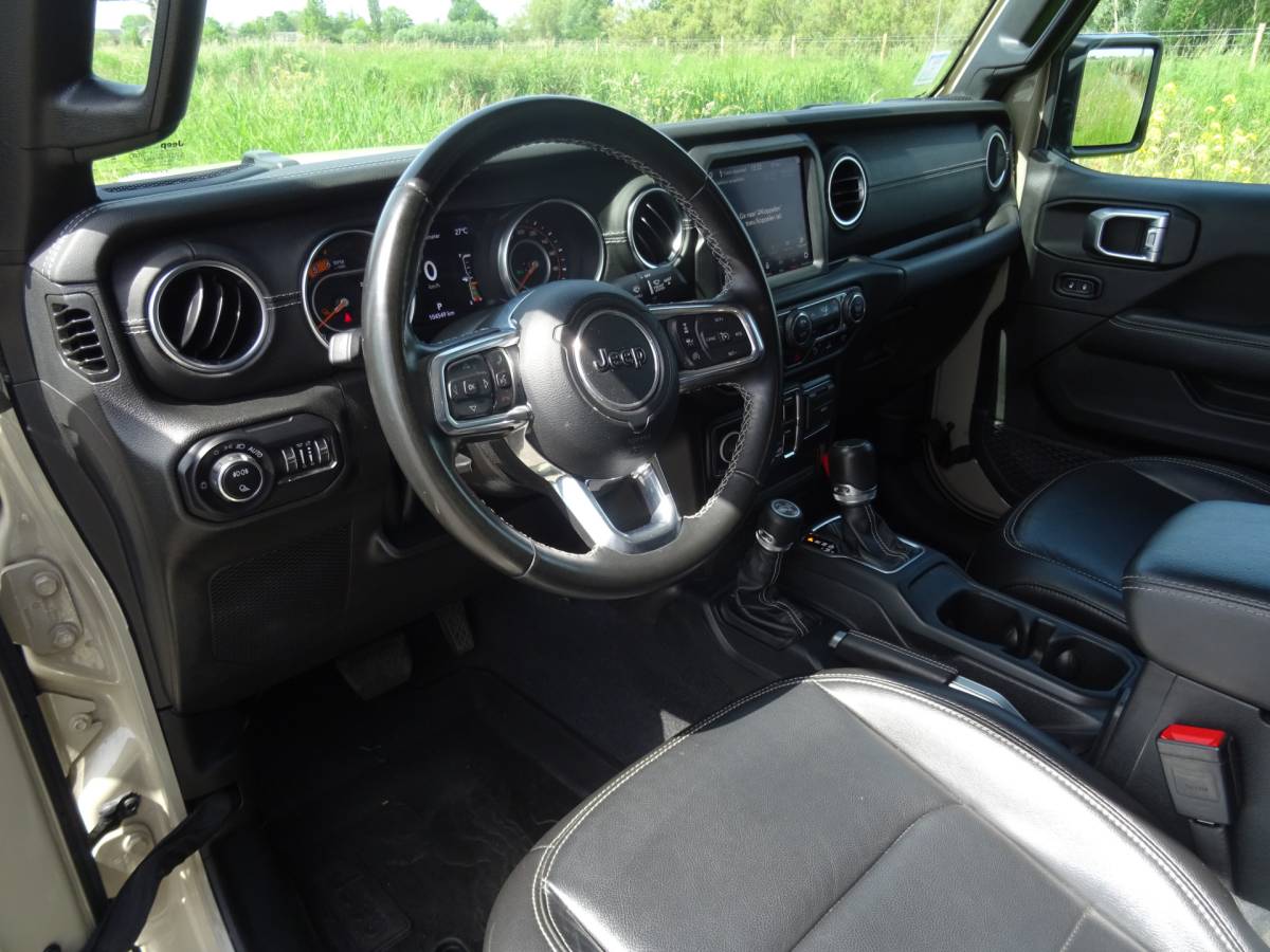 Jeep Gladiator Jeep GLADIATOR 3.0 V6 OVERLAND * GRIJS KENTEKEN en/of 5 ZITPLAATSEN !!