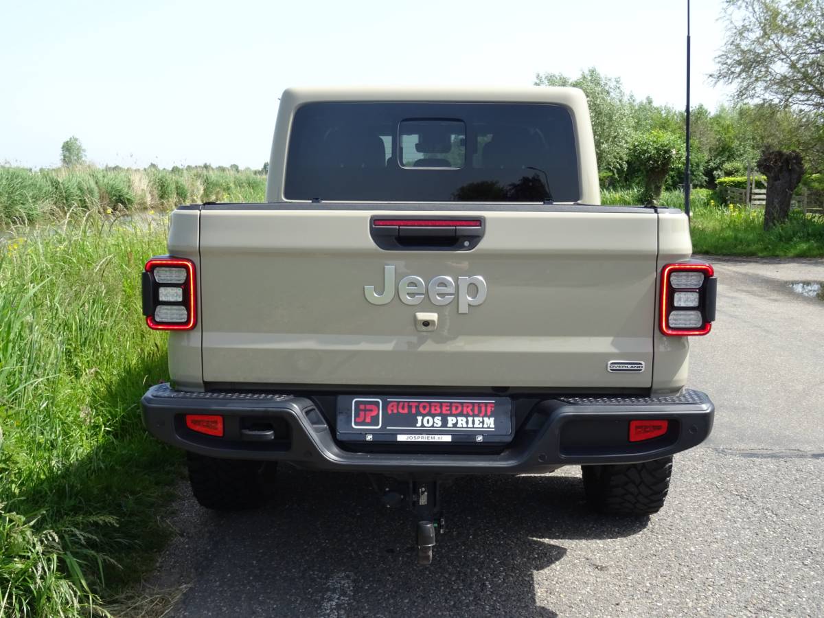 Jeep Gladiator Jeep GLADIATOR 3.0 V6 OVERLAND * GRIJS KENTEKEN en/of 5 ZITPLAATSEN !!