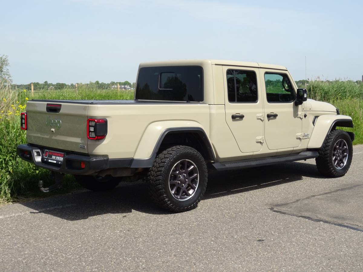 Jeep Gladiator Jeep GLADIATOR 3.0 V6 OVERLAND * GRIJS KENTEKEN en/of 5 ZITPLAATSEN !!