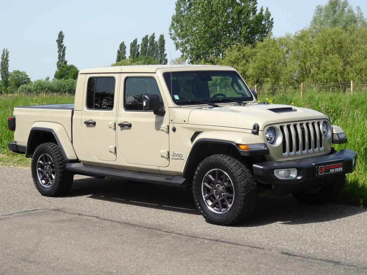 Jeep Gladiator Jeep GLADIATOR 3.0 V6 OVERLAND * GRIJS KENTEKEN en/of 5 ZITPLAATSEN !!
