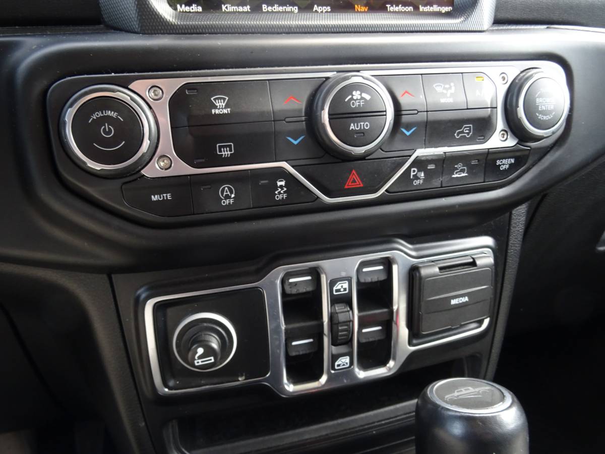 Jeep Gladiator Jeep GLADIATOR 3.0 V6 OVERLAND * GRIJS KENTEKEN en/of 5 ZITPLAATSEN !!