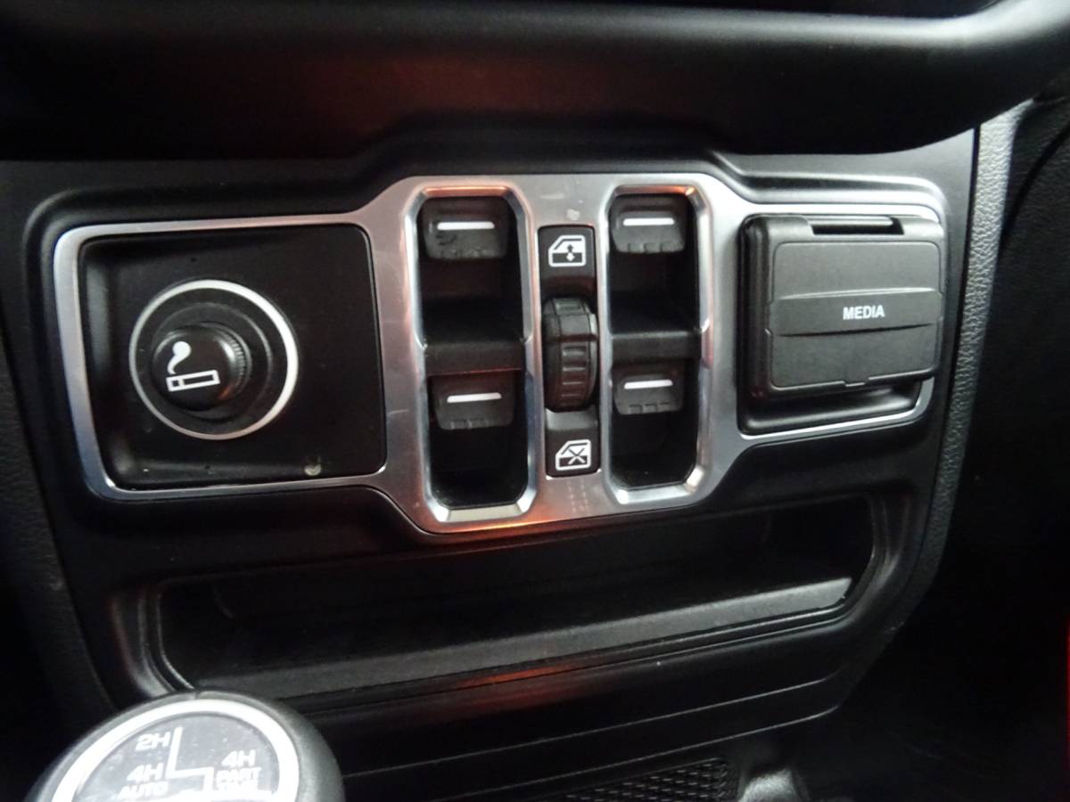 Jeep Gladiator Jeep GLADIATOR 3.0 V6 OVERLAND * GRIJS KENTEKEN en/of 5 ZITPLAATSEN !!