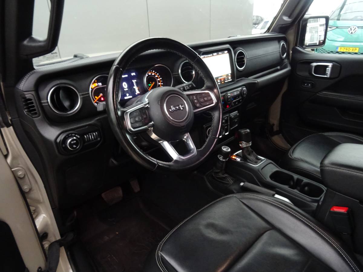 Jeep Gladiator Jeep GLADIATOR 3.0 V6 OVERLAND * GRIJS KENTEKEN en/of 5 ZITPLAATSEN !!