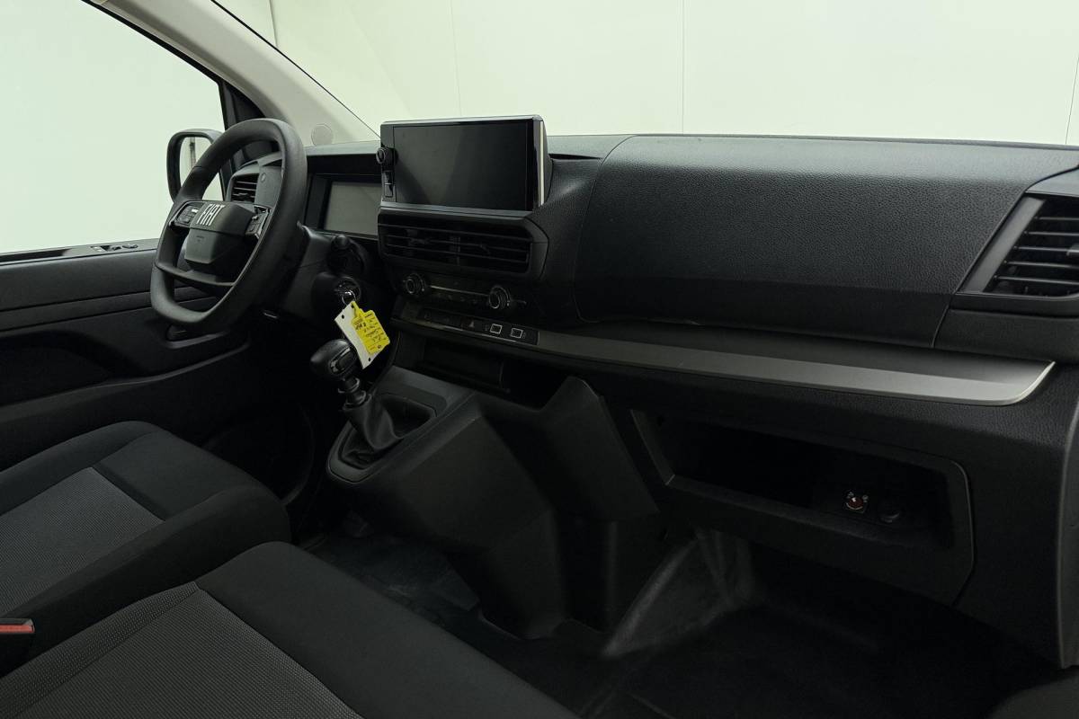 Fiat Scudo Fiat Scudo 2.0 Diesel 145 L2 | Navigatie | Laadruimte betimmering | Camera | 3 Zitplaatsen | Cruise control | Mistlampen voor | Airco | Zijschuifdeur