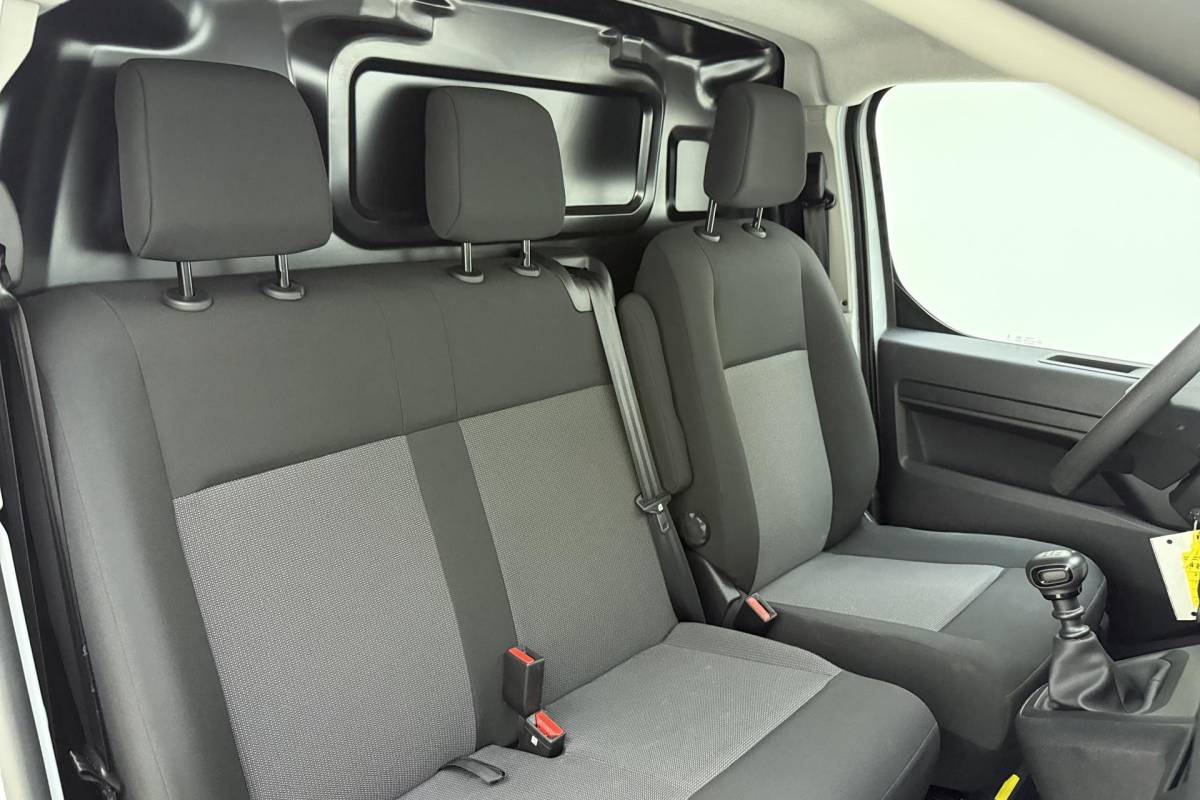 Fiat Scudo Fiat Scudo 2.0 Diesel 145 L2 | Navigatie | Laadruimte betimmering | Camera | 3 Zitplaatsen | Cruise control | Mistlampen voor | Airco | Zijschuifdeur