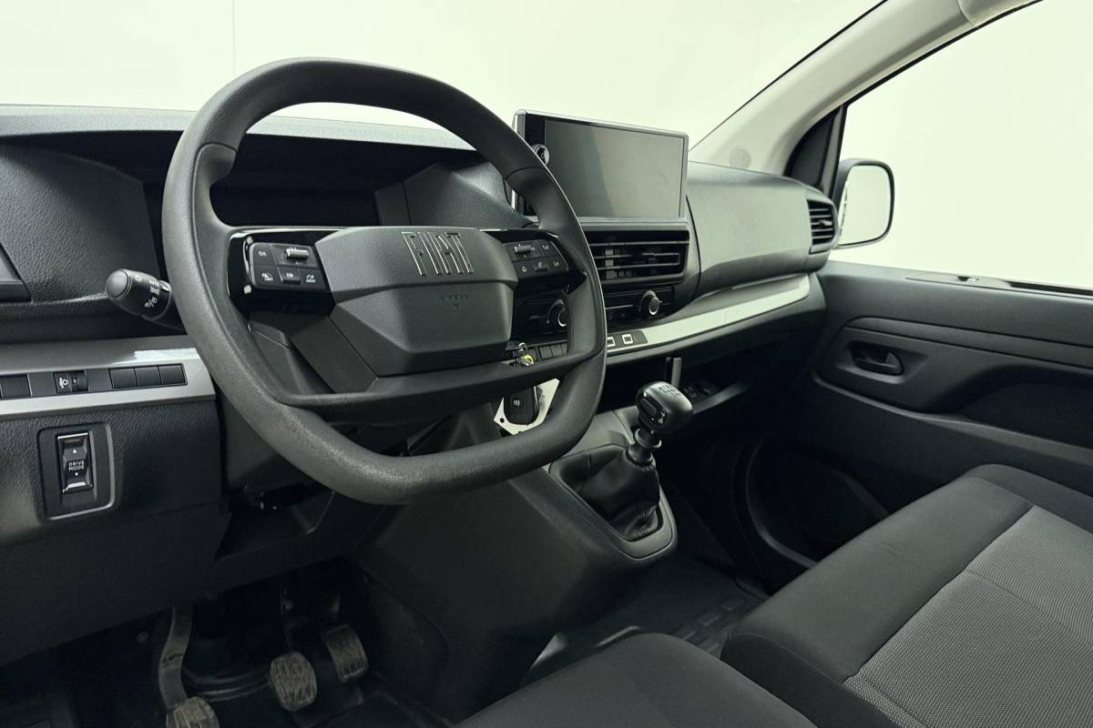Fiat Scudo Fiat Scudo 2.0 Diesel 145 L2 | Navigatie | Laadruimte betimmering | Camera | 3 Zitplaatsen | Cruise control | Mistlampen voor | Airco | Zijschuifdeur