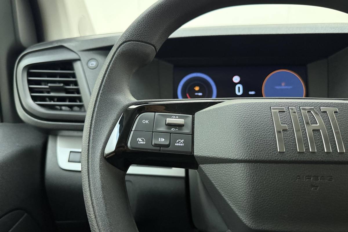 Fiat Scudo Fiat Scudo 2.0 Diesel 145 L2 | Navigatie | Laadruimte betimmering | Camera | 3 Zitplaatsen | Cruise control | Mistlampen voor | Airco | Zijschuifdeur
