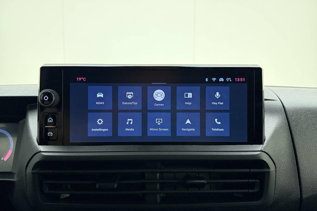 Fiat Scudo Fiat Scudo 2.0 Diesel 145 L2 | Navigatie | Laadruimte betimmering | Camera | 3 Zitplaatsen | Cruise control | Mistlampen voor | Airco | Zijschuifdeur