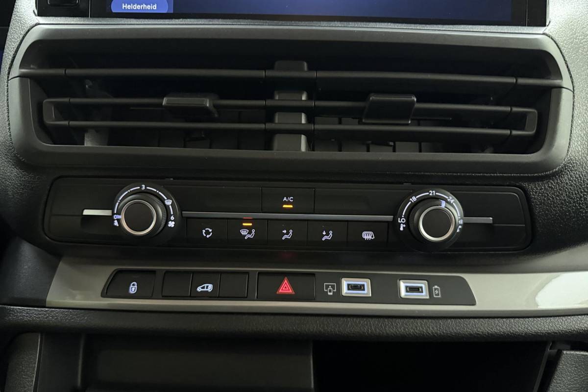 Fiat Scudo Fiat Scudo 2.0 Diesel 145 L2 | Navigatie | Laadruimte betimmering | Camera | 3 Zitplaatsen | Cruise control | Mistlampen voor | Airco | Zijschuifdeur
