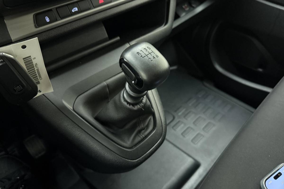 Fiat Scudo Fiat Scudo 2.0 Diesel 145 L2 | Navigatie | Laadruimte betimmering | Camera | 3 Zitplaatsen | Cruise control | Mistlampen voor | Airco | Zijschuifdeur