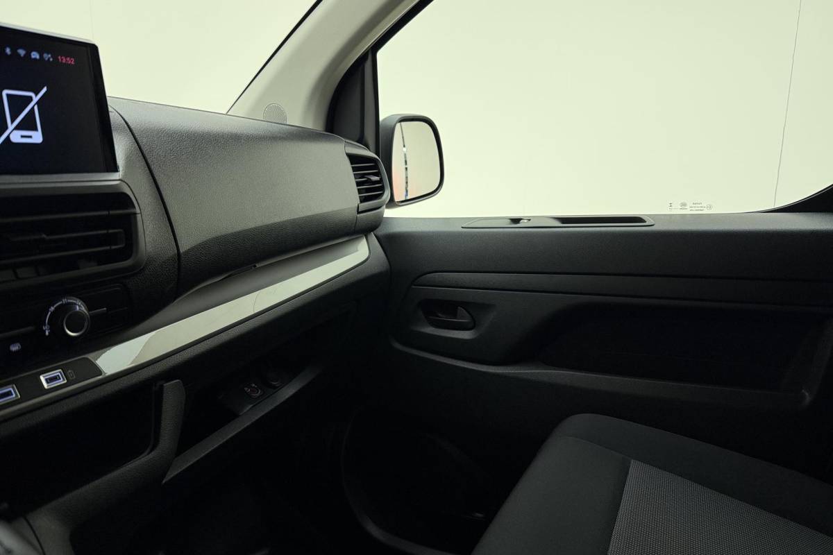 Fiat Scudo Fiat Scudo 2.0 Diesel 145 L2 | Navigatie | Laadruimte betimmering | Camera | 3 Zitplaatsen | Cruise control | Mistlampen voor | Airco | Zijschuifdeur