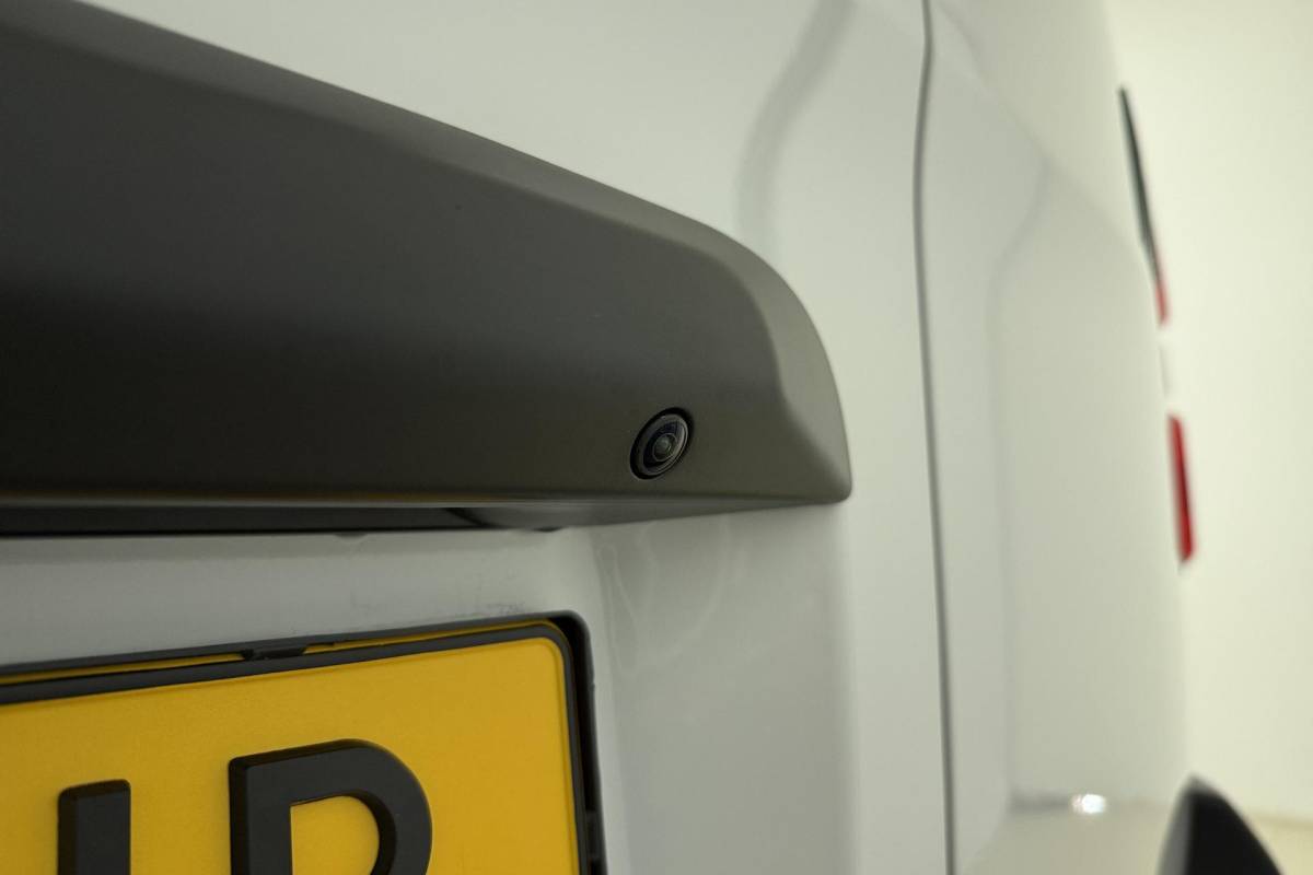 Fiat Scudo Fiat Scudo 2.0 Diesel 145 L2 | Navigatie | Laadruimte betimmering | Camera | 3 Zitplaatsen | Cruise control | Mistlampen voor | Airco | Zijschuifdeur