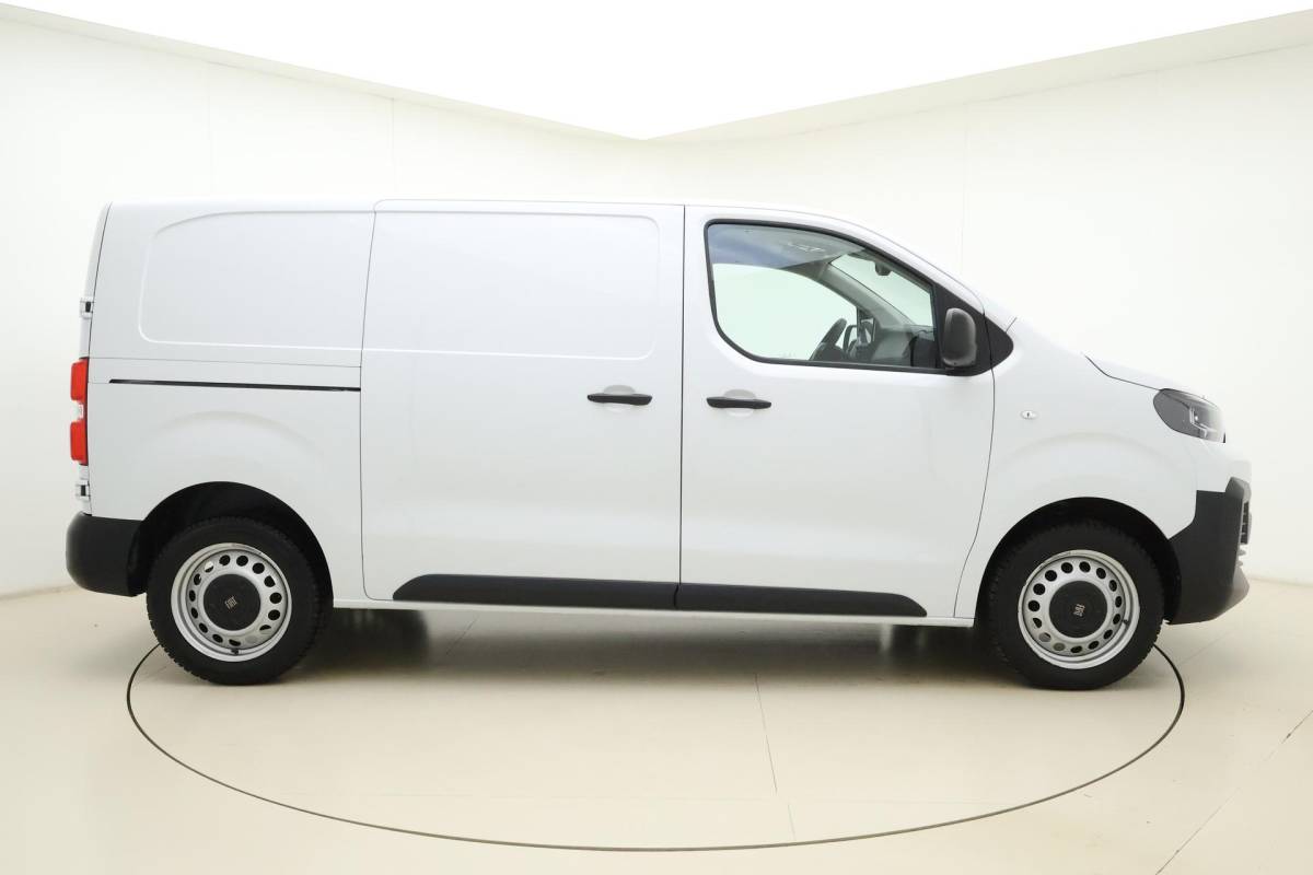 Fiat Scudo Fiat Scudo 2.0 Diesel 145 L2 | Navigatie | Laadruimte betimmering | Camera | 3 Zitplaatsen | Cruise control | Mistlampen voor | Airco | Zijschuifdeur