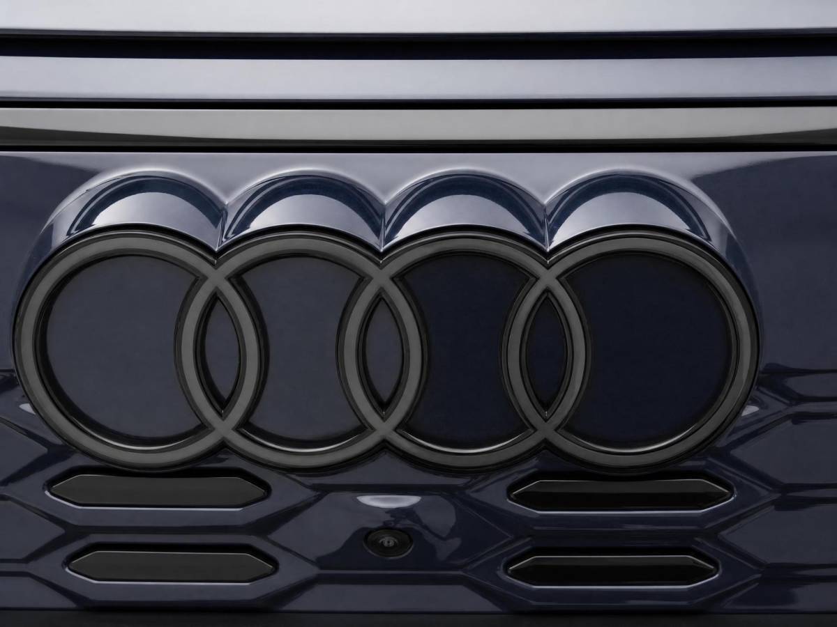 Audi Q6 e-tron Audi Q6 e-tron Launch edition quattro 100Kwh 388 PK · Panorama dak · Assistentiepakket Veiligheid · Tech Pro