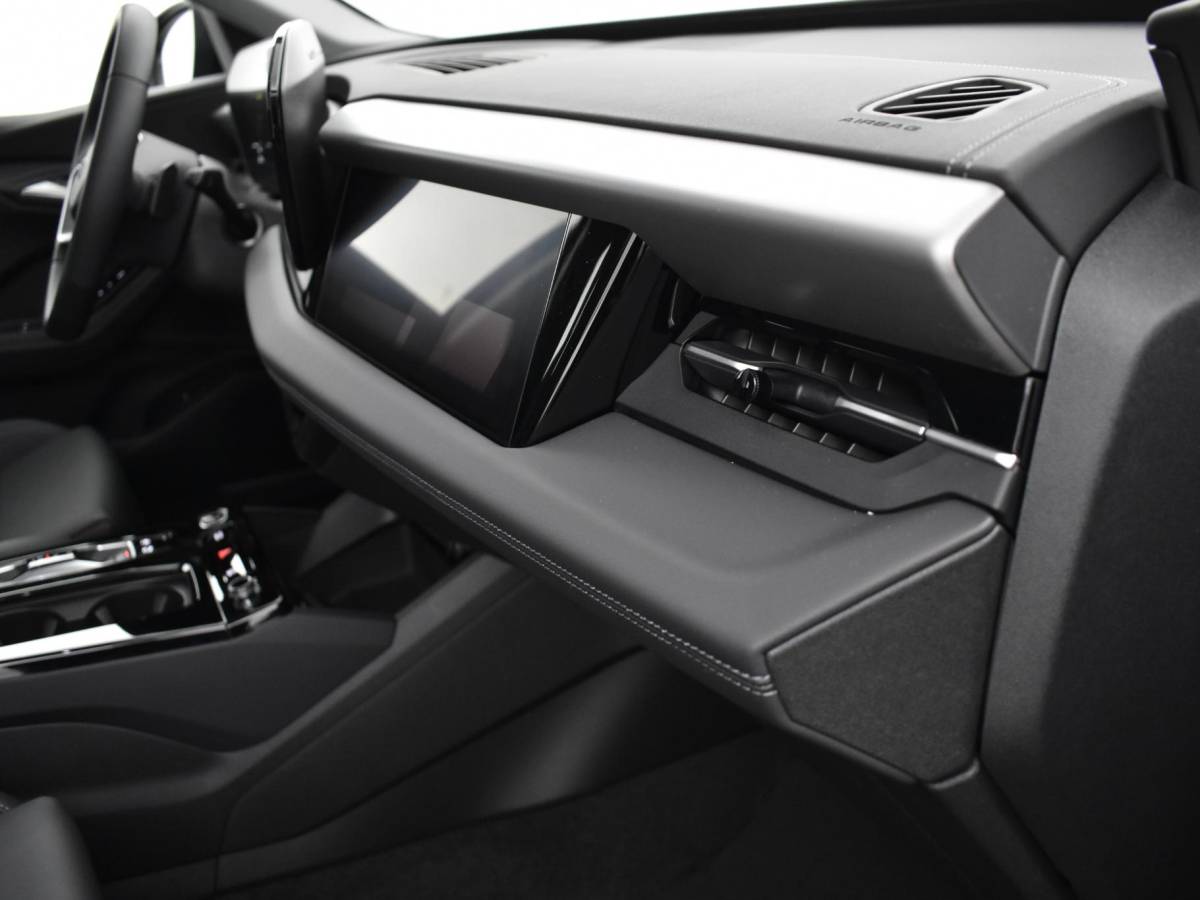 Audi Q6 e-tron Audi Q6 e-tron Launch edition quattro 100Kwh 388 PK · Panorama dak · Assistentiepakket Veiligheid · Tech Pro