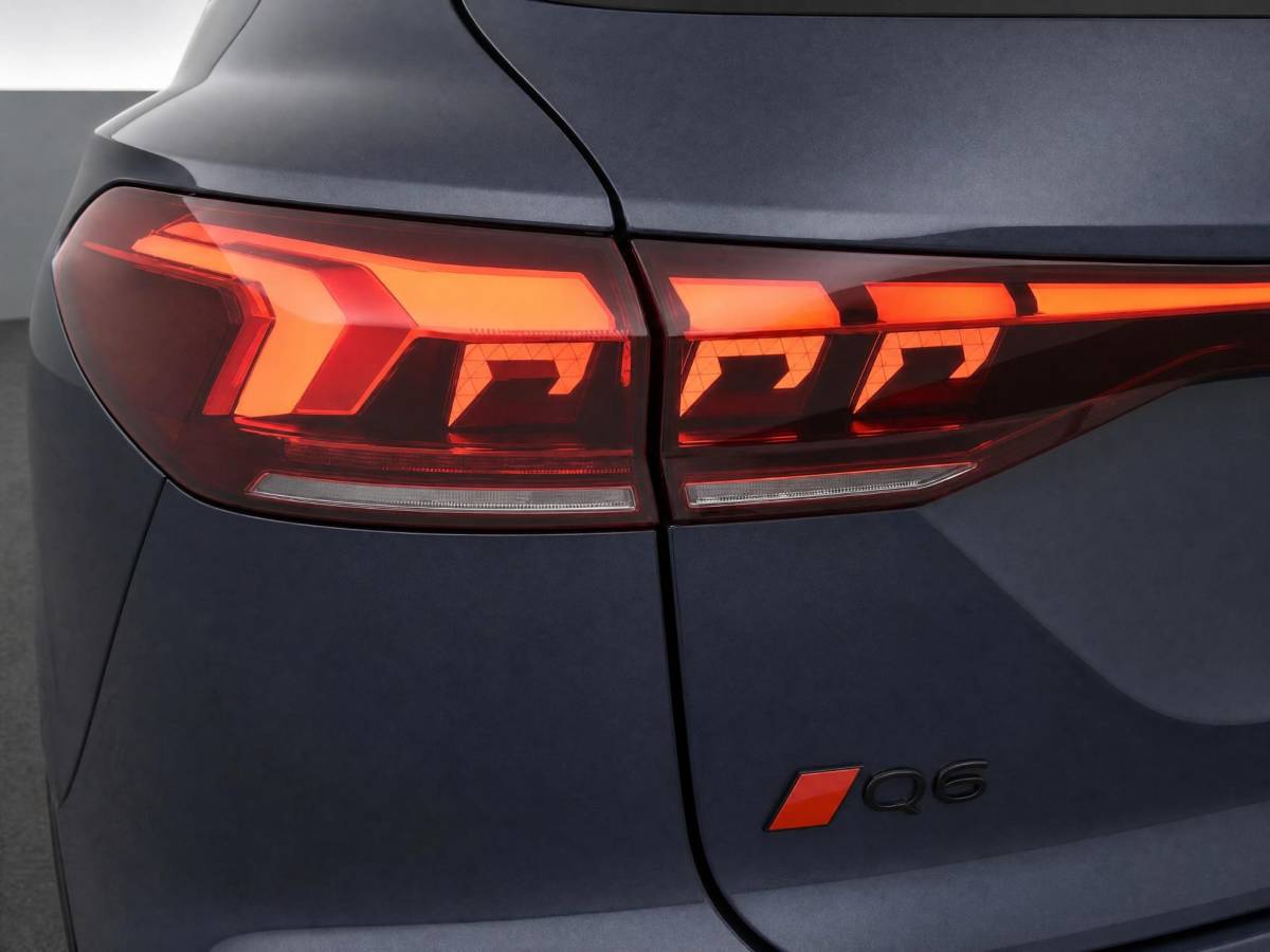 Audi Q6 e-tron Audi Q6 e-tron Launch edition quattro 100Kwh 388 PK · Panorama dak · Assistentiepakket Veiligheid · Tech Pro