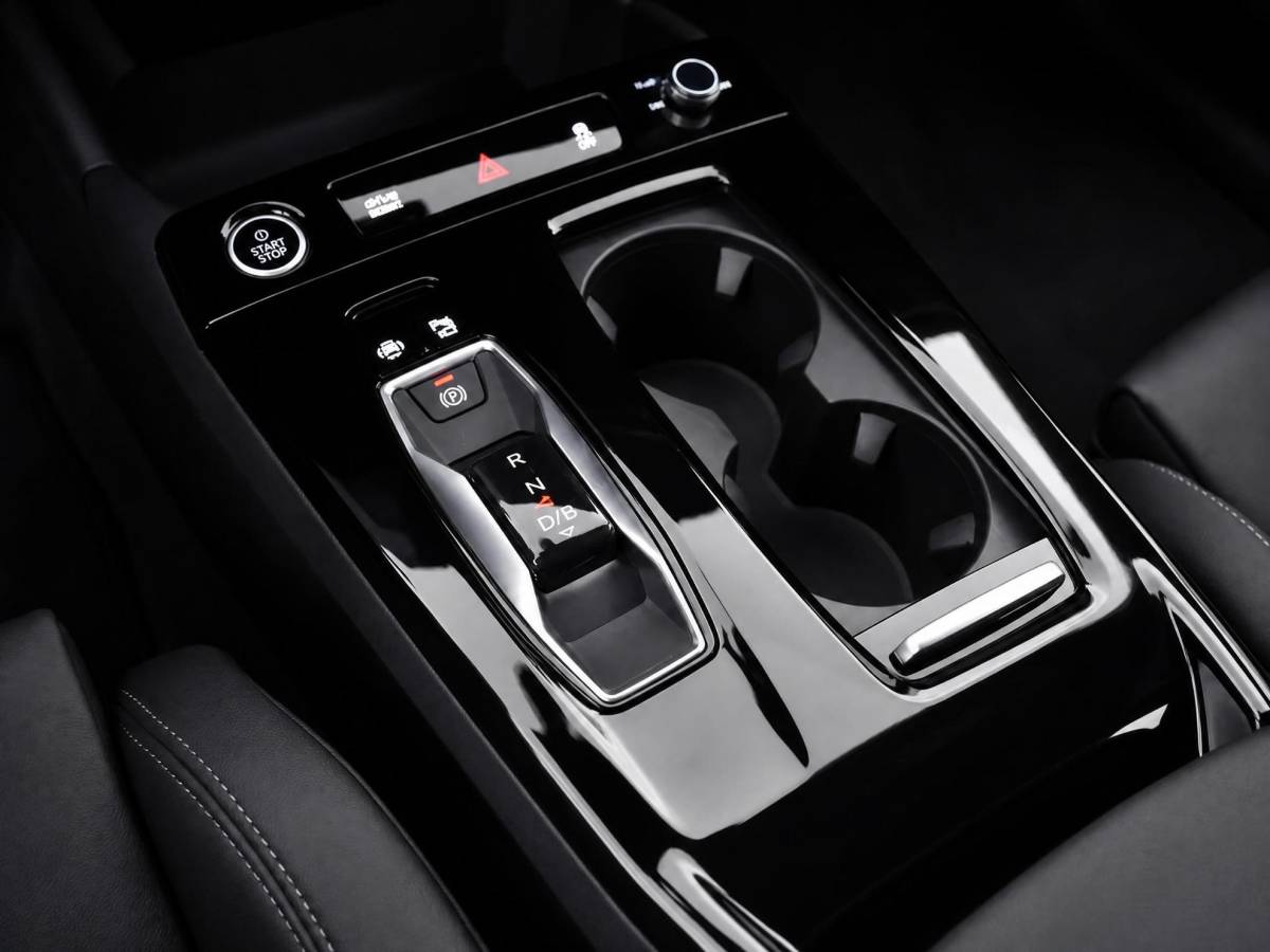 Audi Q6 e-tron Audi Q6 e-tron Launch edition quattro 100Kwh 388 PK · Panorama dak · Assistentiepakket Veiligheid · Tech Pro