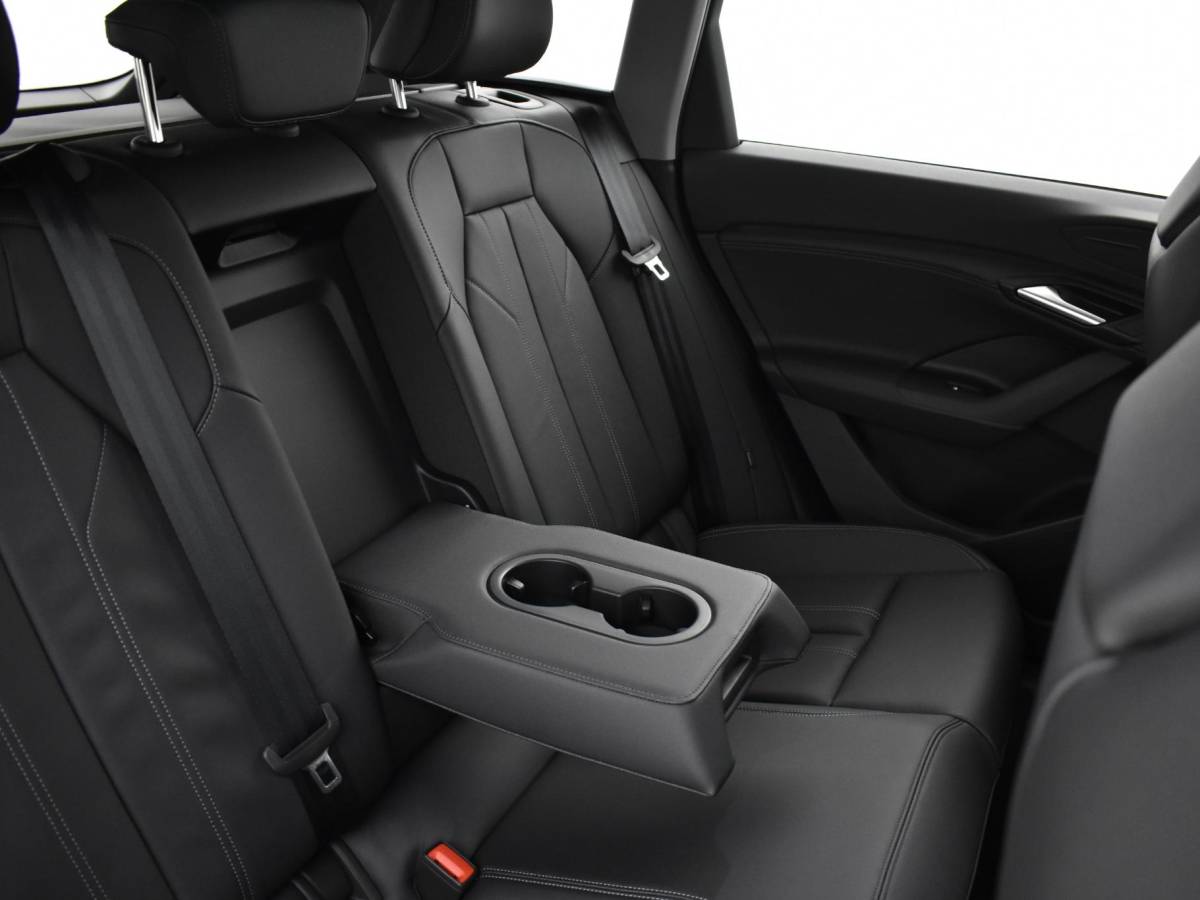 Audi Q6 e-tron Audi Q6 e-tron Launch edition quattro 100Kwh 388 PK · Panorama dak · Assistentiepakket Veiligheid · Tech Pro