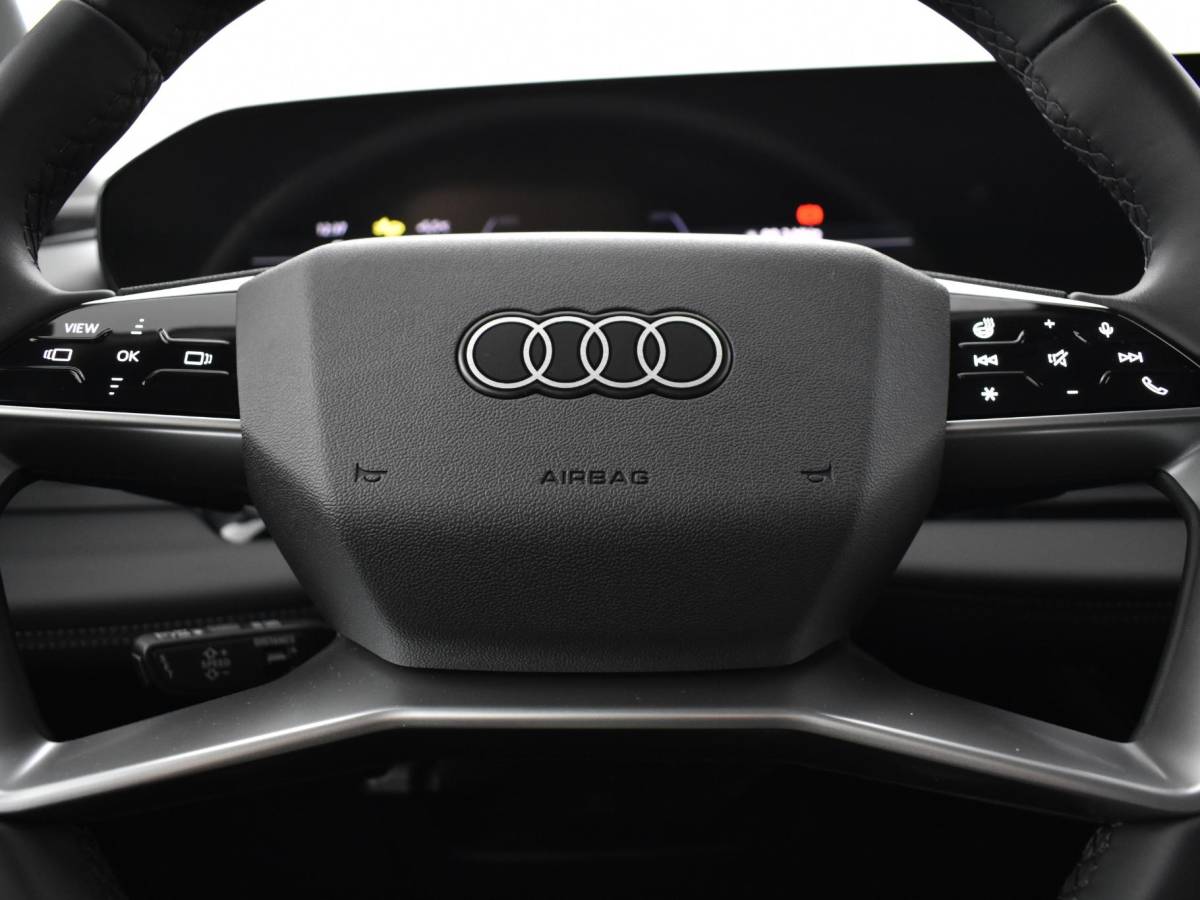 Audi Q6 e-tron Audi Q6 e-tron Launch edition quattro 100Kwh 388 PK · Panorama dak · Assistentiepakket Veiligheid · Tech Pro