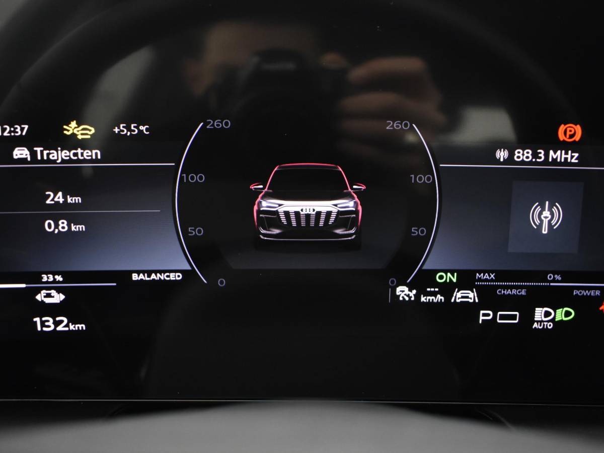 Audi Q6 e-tron Audi Q6 e-tron Launch edition quattro 100Kwh 388 PK · Panorama dak · Assistentiepakket Veiligheid · Tech Pro