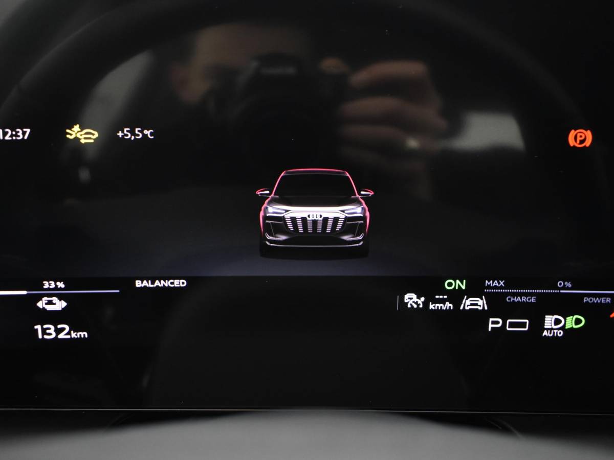 Audi Q6 e-tron Audi Q6 e-tron Launch edition quattro 100Kwh 388 PK · Panorama dak · Assistentiepakket Veiligheid · Tech Pro