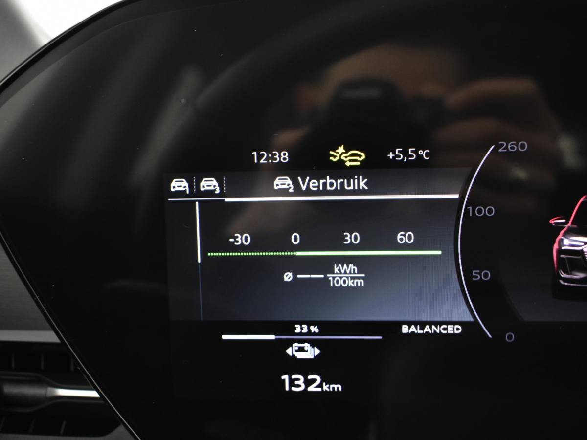 Audi Q6 e-tron Audi Q6 e-tron Launch edition quattro 100Kwh 388 PK · Panorama dak · Assistentiepakket Veiligheid · Tech Pro