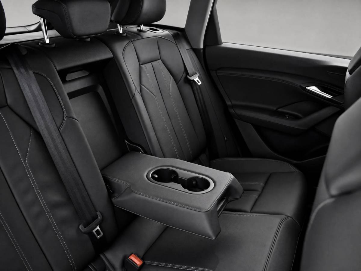 Audi Q6 e-tron Audi Q6 e-tron Launch edition quattro 100Kwh 388 PK · Panorama dak · Assistentiepakket Veiligheid · Tech Pro