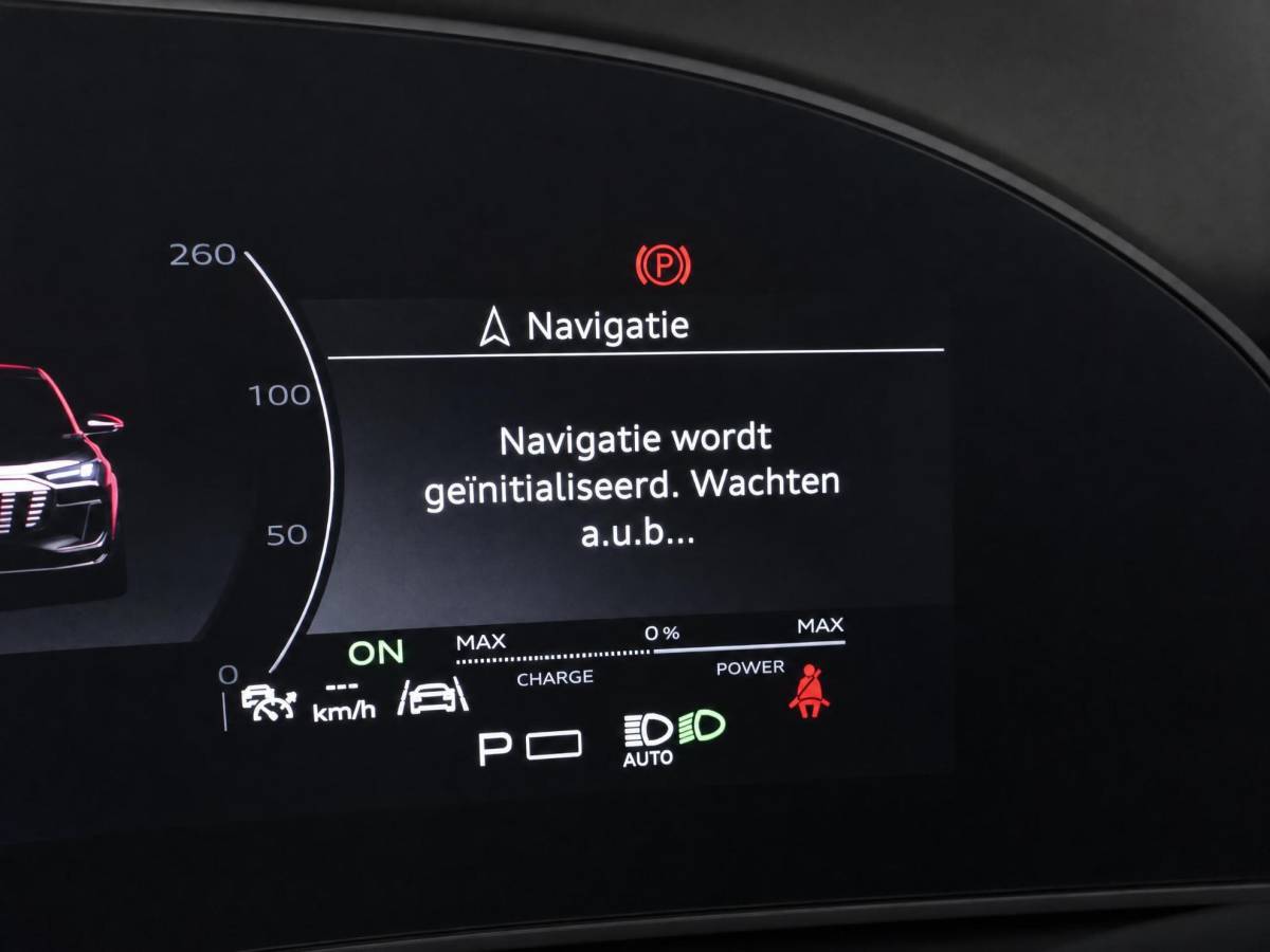 Audi Q6 e-tron Audi Q6 e-tron Launch edition quattro 100Kwh 388 PK · Panorama dak · Assistentiepakket Veiligheid · Tech Pro