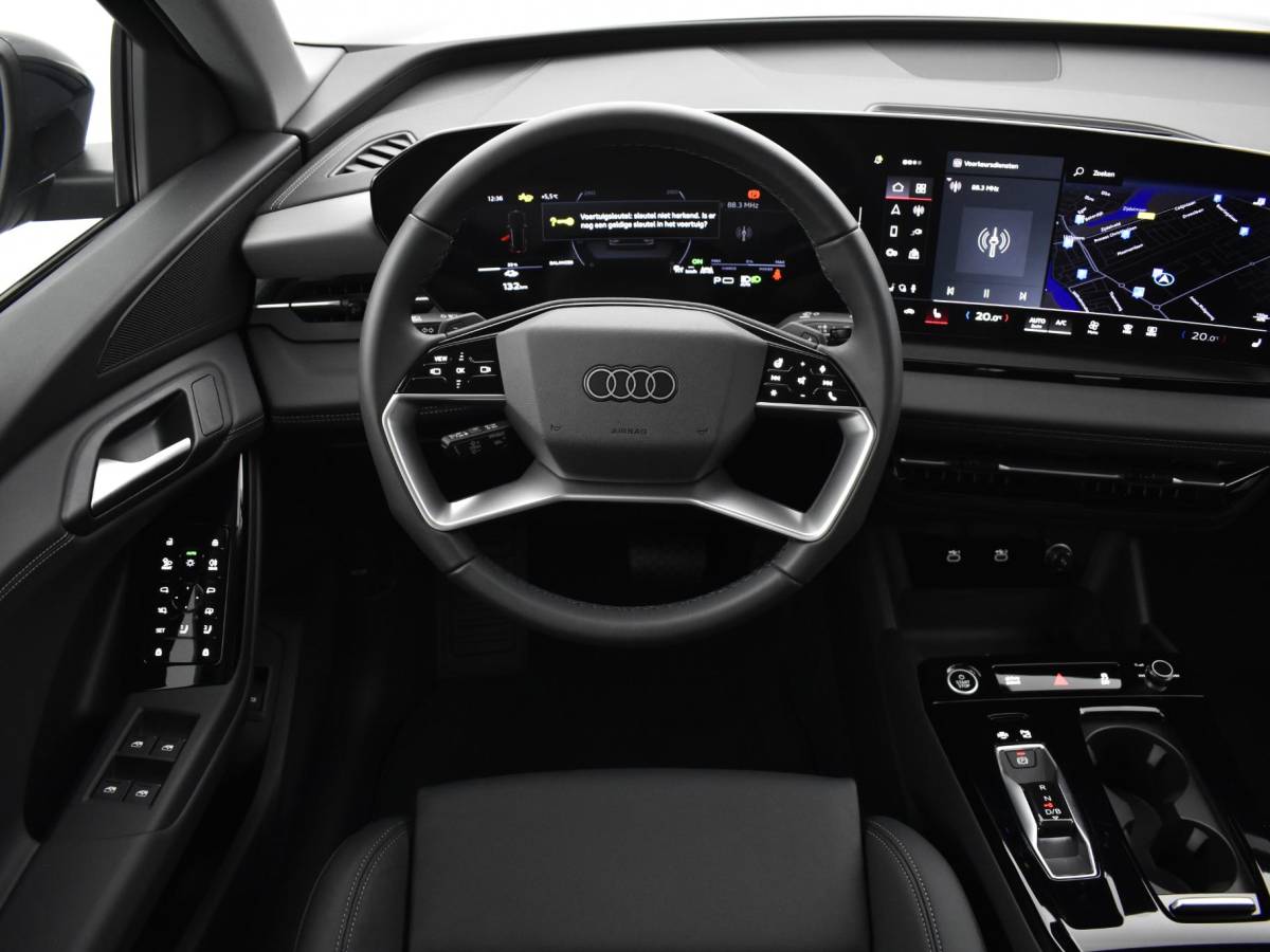 Audi Q6 e-tron Audi Q6 e-tron Launch edition quattro 100Kwh 388 PK · Panorama dak · Assistentiepakket Veiligheid · Tech Pro