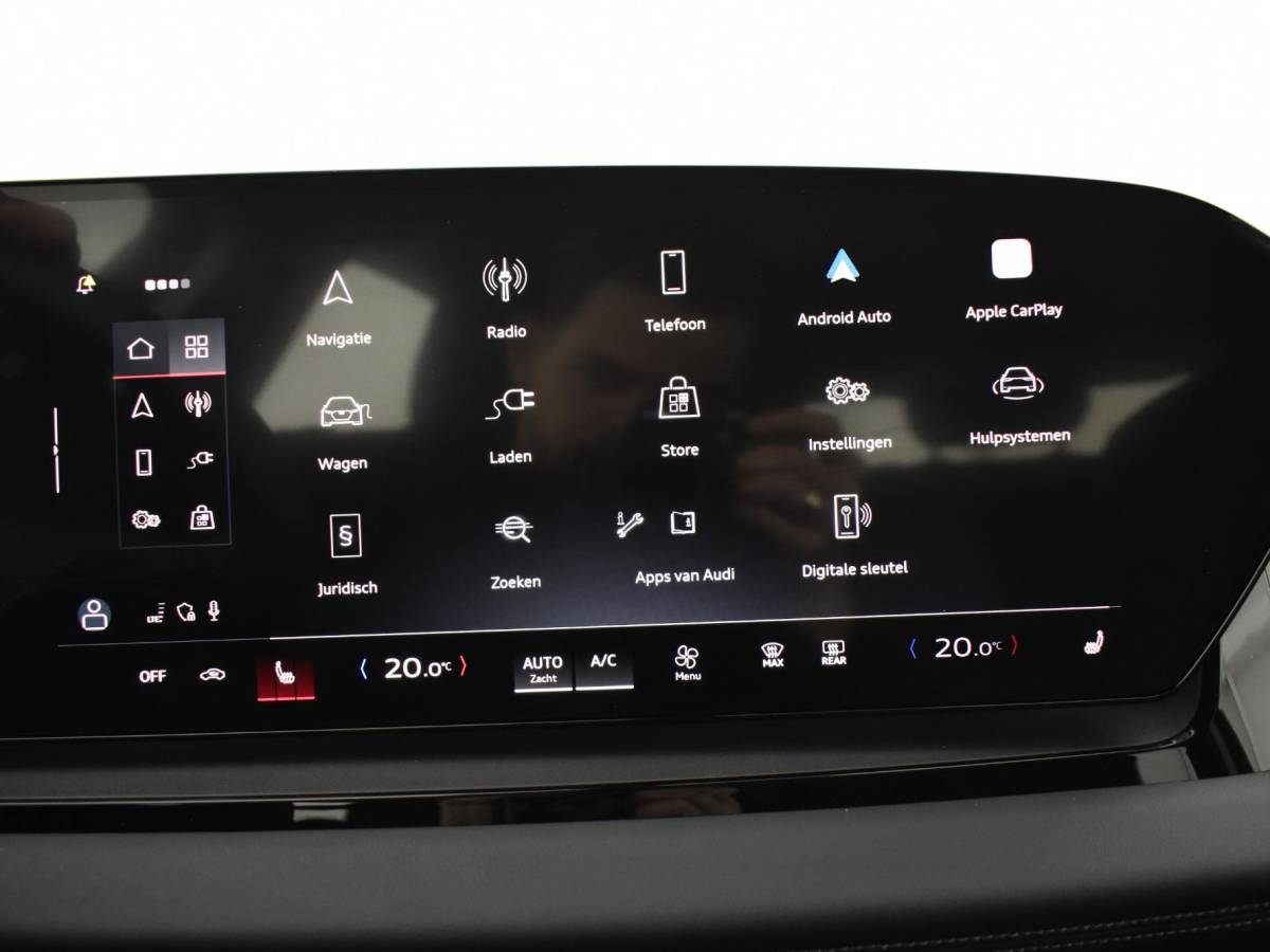 Audi Q6 e-tron Audi Q6 e-tron Launch edition quattro 100Kwh 388 PK · Panorama dak · Assistentiepakket Veiligheid · Tech Pro