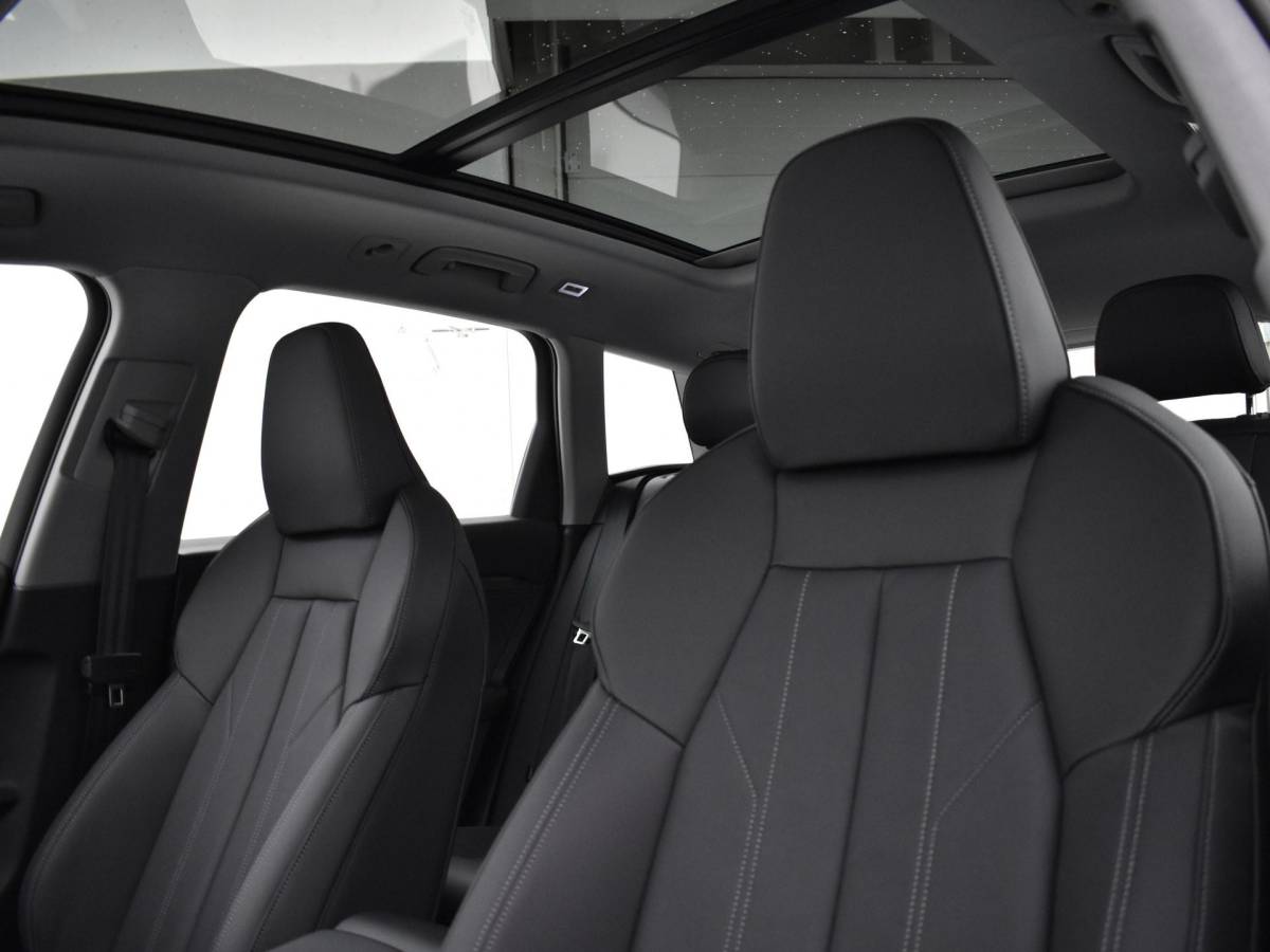 Audi Q6 e-tron Audi Q6 e-tron Launch edition quattro 100Kwh 388 PK · Panorama dak · Assistentiepakket Veiligheid · Tech Pro