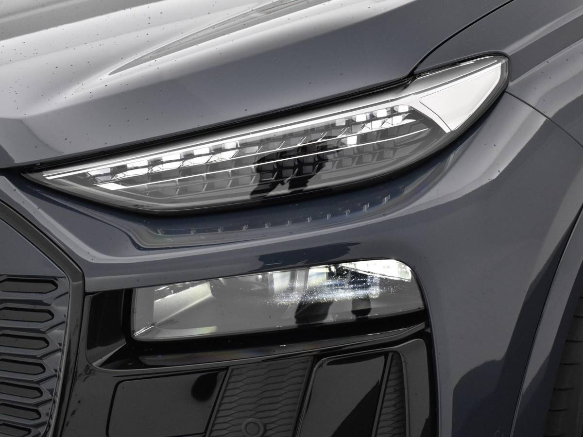 Audi Q6 e-tron Audi Q6 e-tron Launch edition quattro 100Kwh 388 PK · Panorama dak · Assistentiepakket Veiligheid · Tech Pro