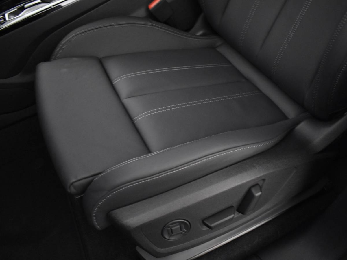 Audi Q6 e-tron Audi Q6 e-tron Launch edition quattro 100Kwh 388 PK · Panorama dak · Assistentiepakket Veiligheid · Tech Pro