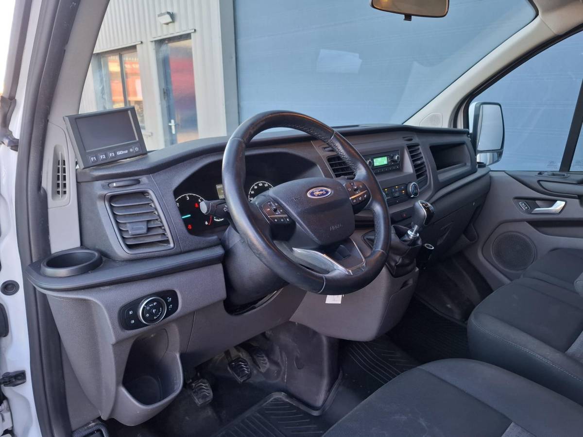 Ford Transit Custom Ford Transit Custom 340 2.0 TDCI L1H1 Trend AIRCO / CRUISE CONTROLE / 3 ZITS / TREKHAAK / EURO 6