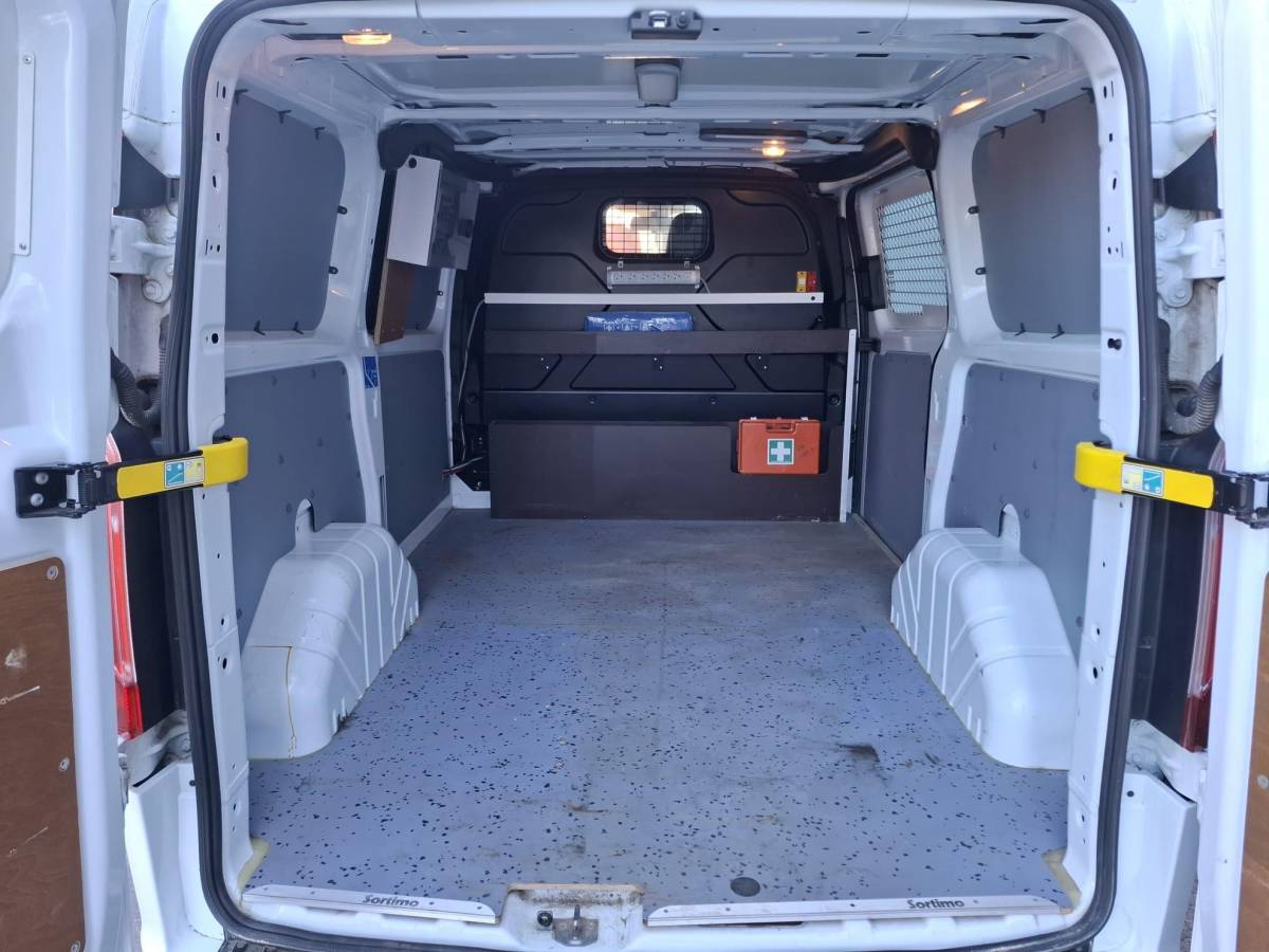 Ford Transit Custom Ford Transit Custom 340 2.0 TDCI L1H1 Trend AIRCO / CRUISE CONTROLE / 3 ZITS / TREKHAAK / EURO 6